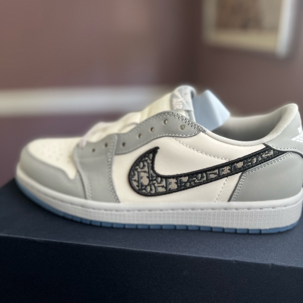 DIOR JORDAN 1 RETRO LOWS NEVER WORN - Picture 3 of 10